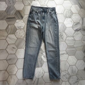 American Eagle light wash Mom Jeans